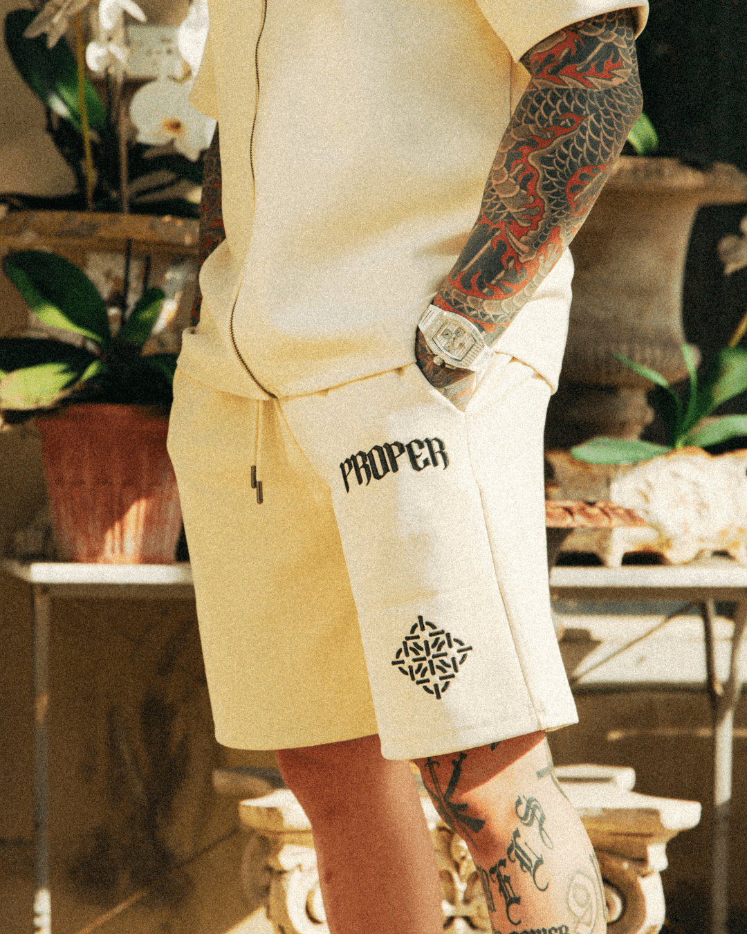 DIAMOND SHORTS STONE - Proper Streetwear