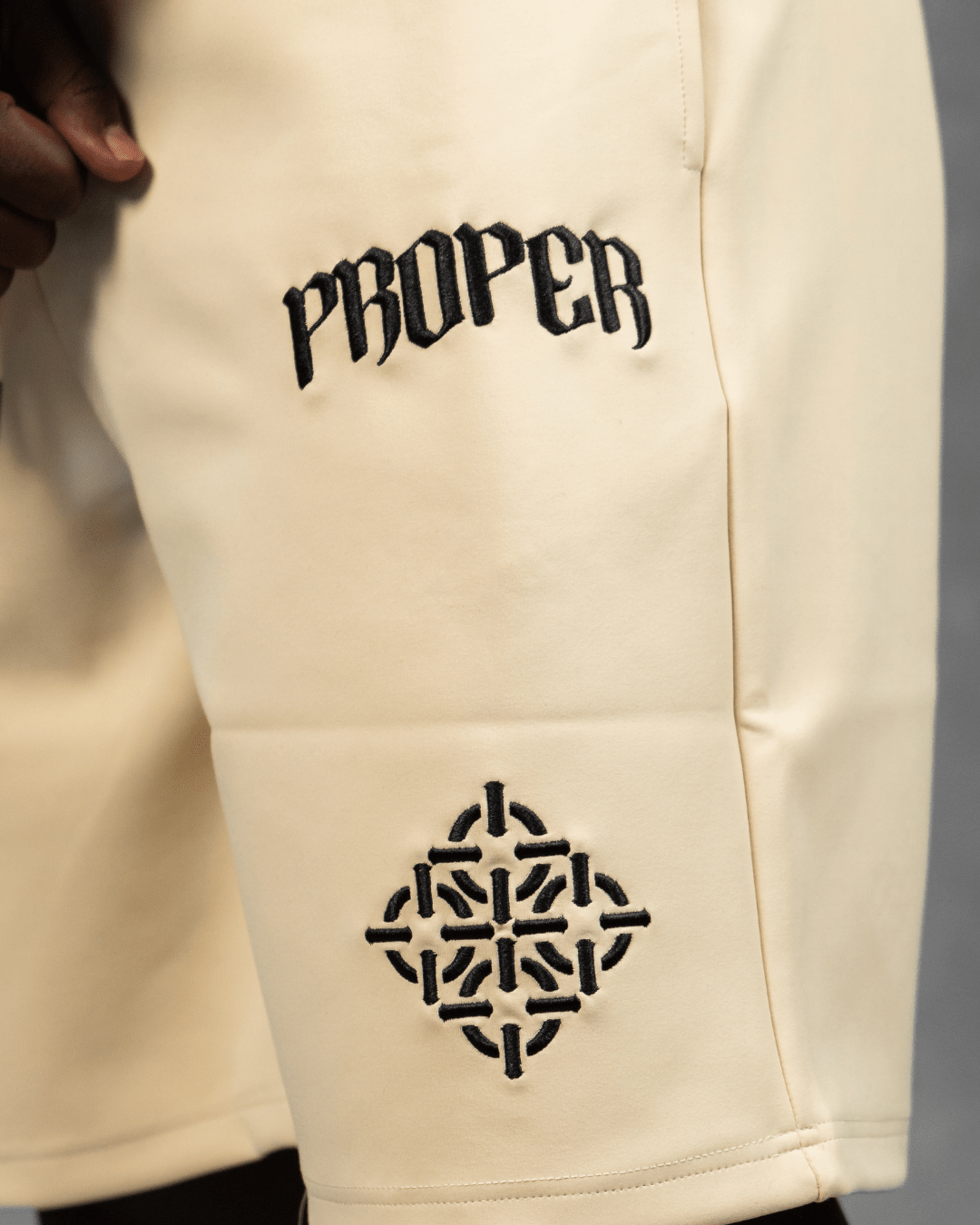 DIAMOND SHORTS STONE - Proper Streetwear