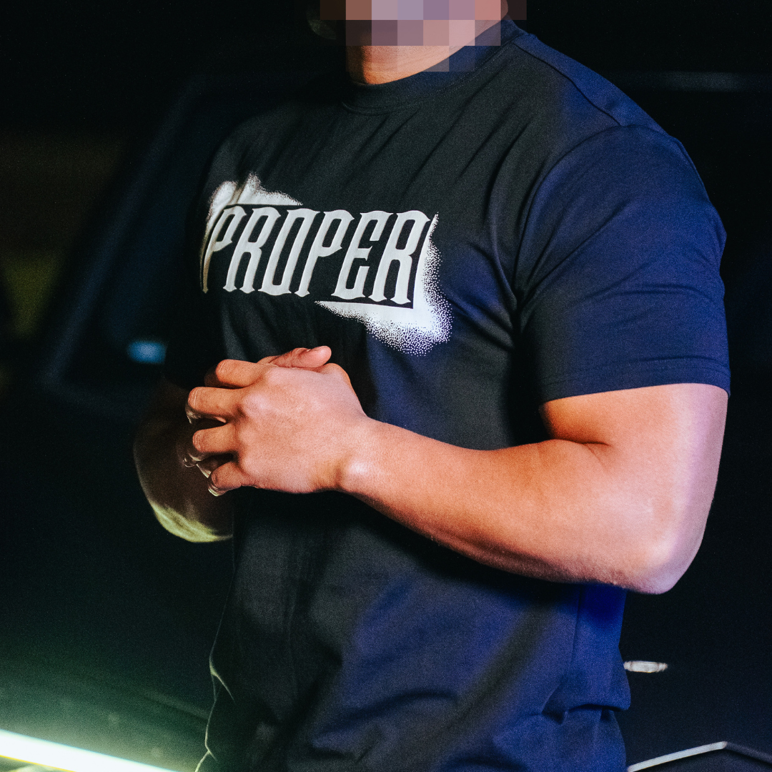 PROPER SPRAY FITTED TEE BLACK/WHITE