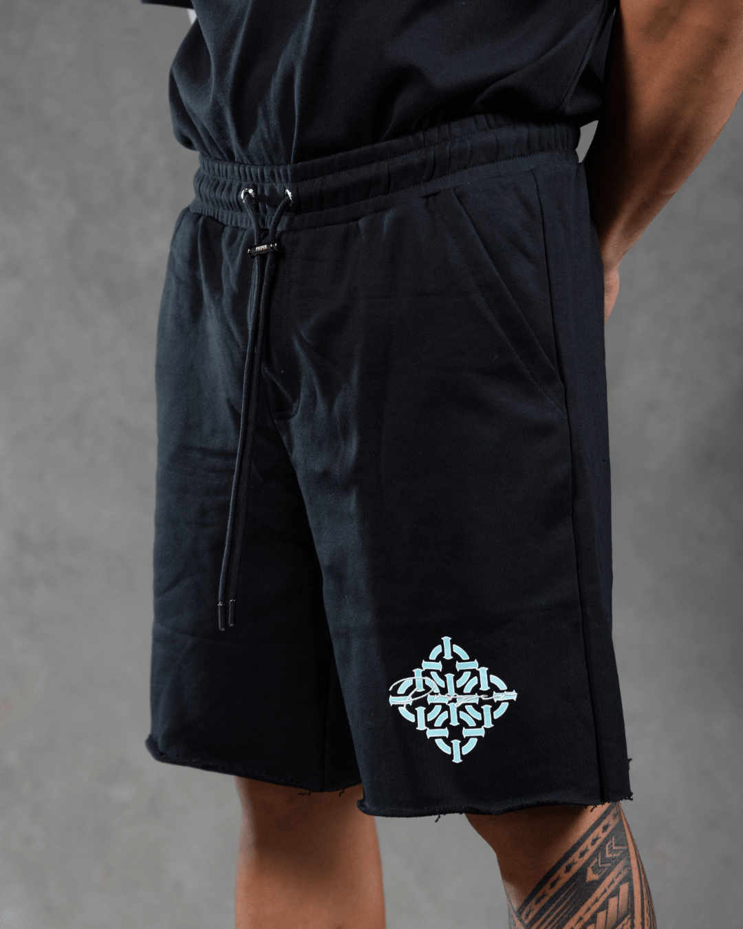 DIAMOND SCRIPT DISTRESSED SHORTS BLACK/BLUE - Proper Streetwear