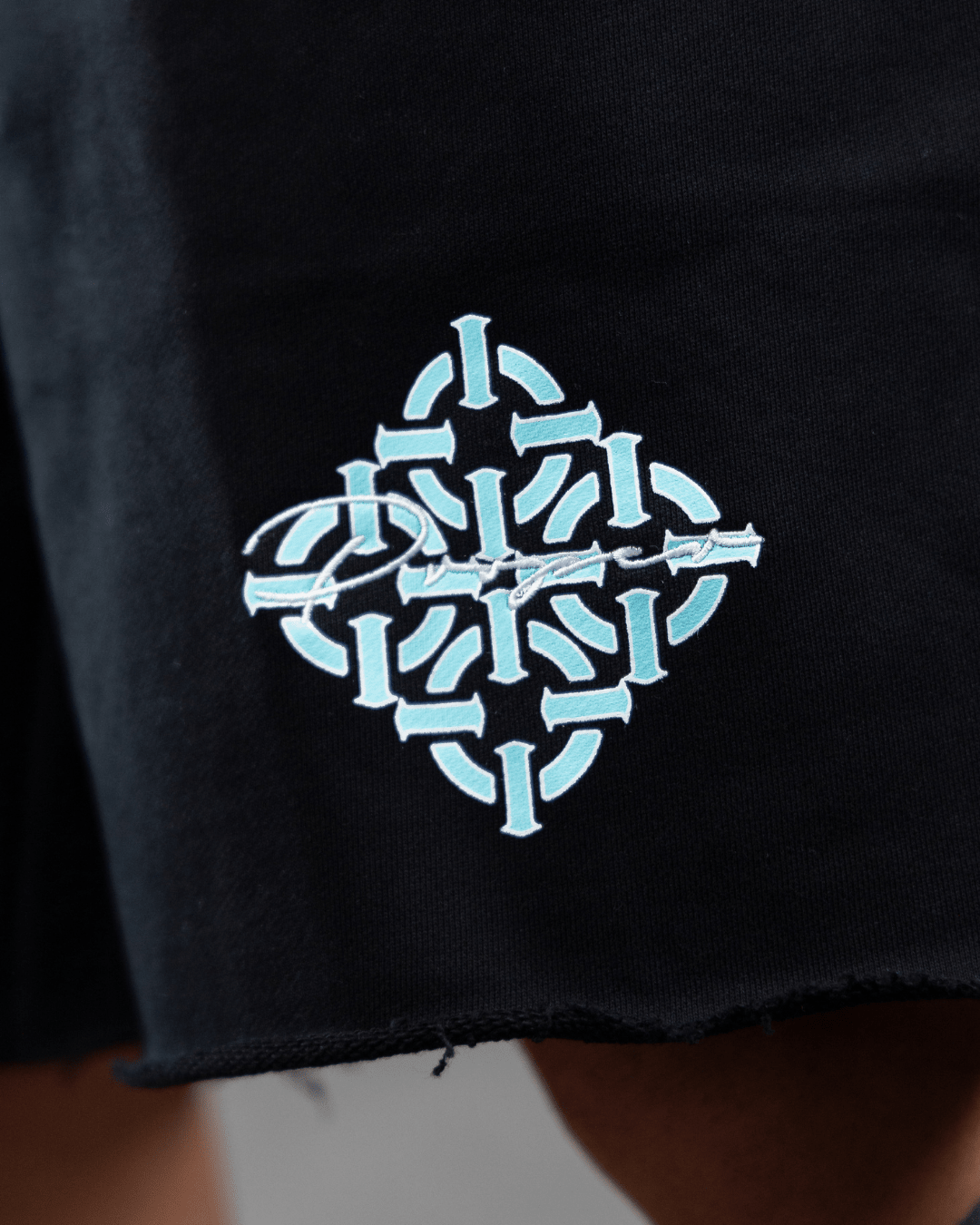 DIAMOND SCRIPT DISTRESSED SHORTS BLACK/BLUE - Proper Streetwear