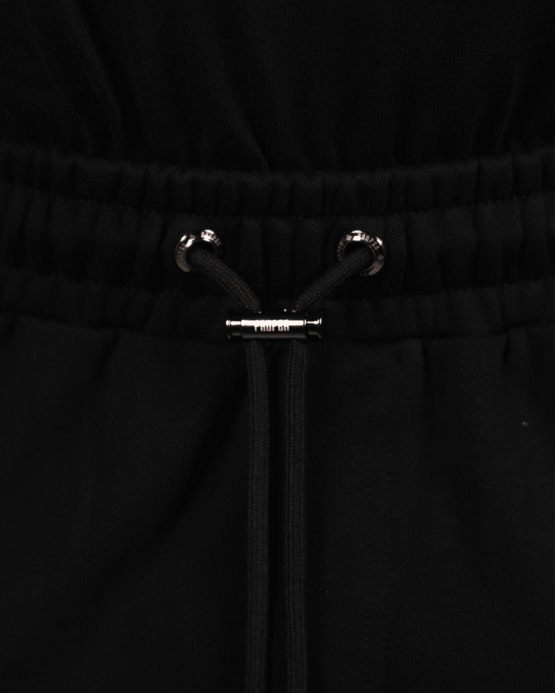 DIAMOND SCRIPT DISTRESSED SHORTS BLACK/RED - Proper Streetwear