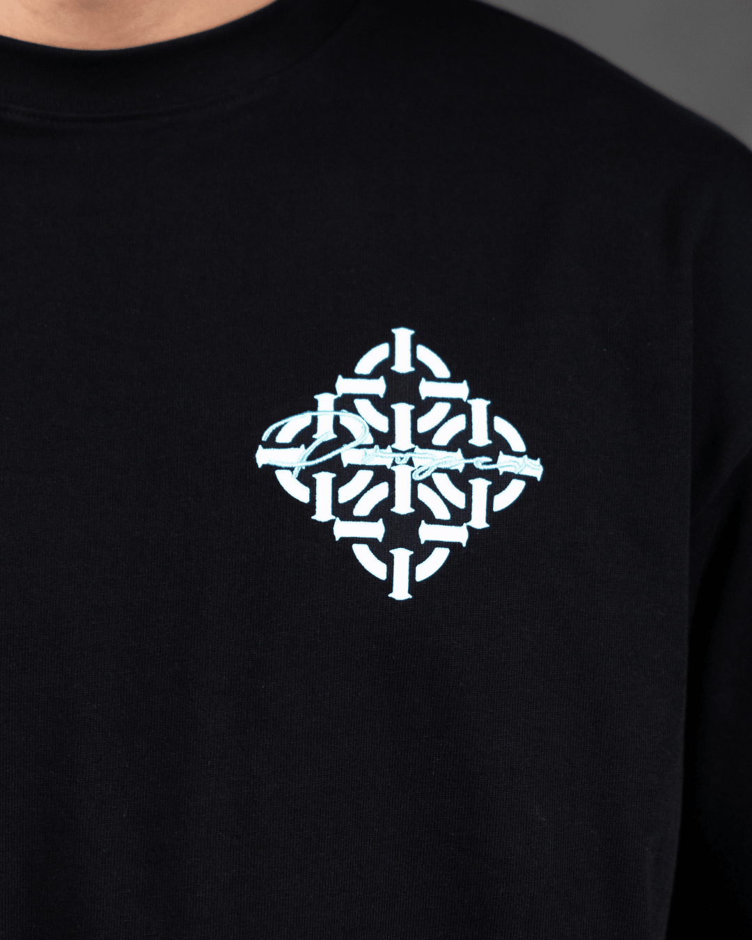 DIAMOND SCRIPT OVERSIZED TEE BLACK/BLUE - Proper Streetwear